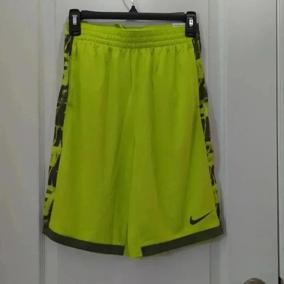 NIKE boys DRI-fit trophy printed training shorts - Picture 2 of 10